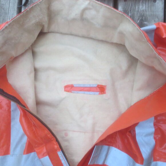 Hi-Vis Flame Gard Utili-Gard Flame Resistant Waterproof Jacket - Size S/M. - Picture 7 of 14